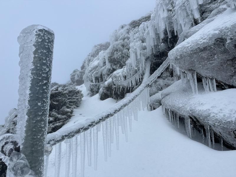 山友见失足痕迹 玉山惊传山难 2人疑雪攀坠380公尺深谷