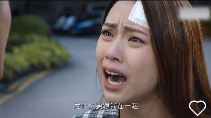 港女星张嘴惊见满是「舌苔」 观众忧吻戏：感觉很臭