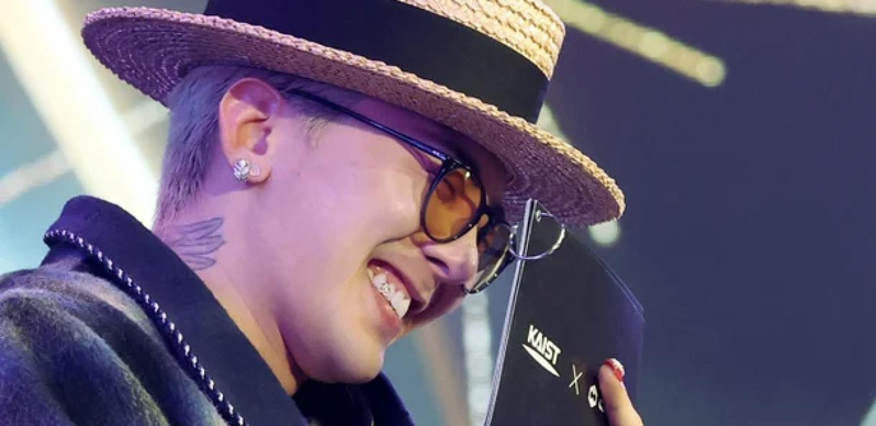 GD时尚超前卫 开口笑白牙镶香奈儿