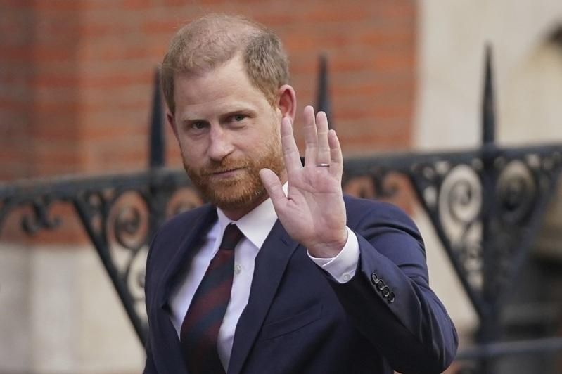 称携妻儿返英不安全 哈利被爆返英期间叫外送
