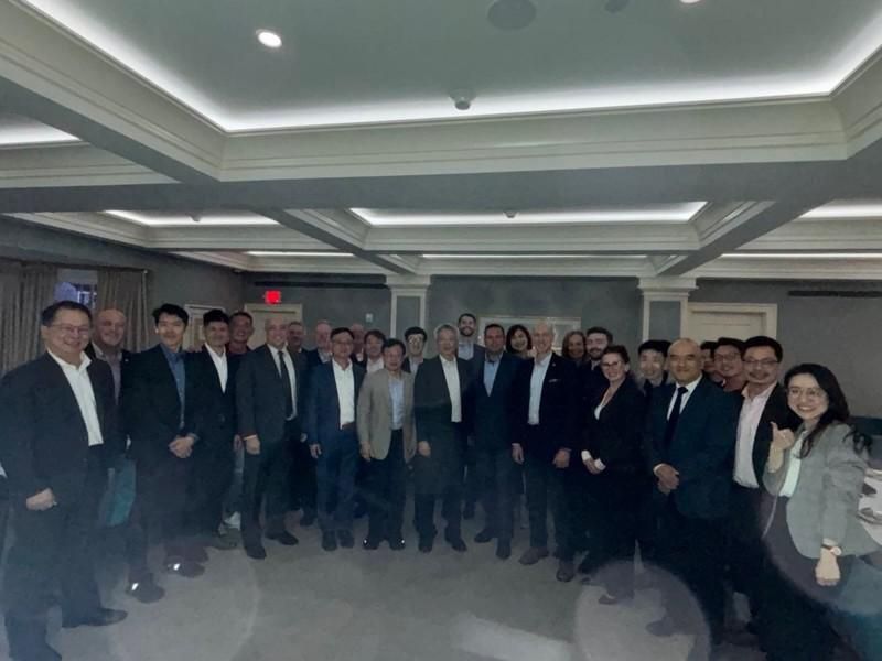 选择美国投资高峰会 15台产业美东交流