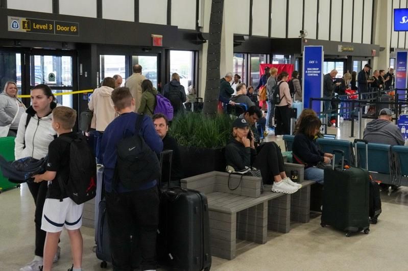 纽瓦克机场雷达故障 联合航空宣布扩大免费改票