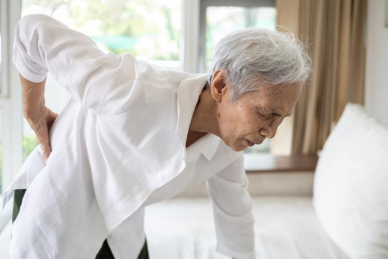 母亲节帮妈妈存骨本 医师教补钙+1运动最有效