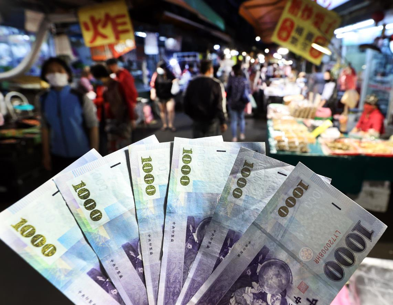 普发现金 蓝喊万元、白提6000 付委审查